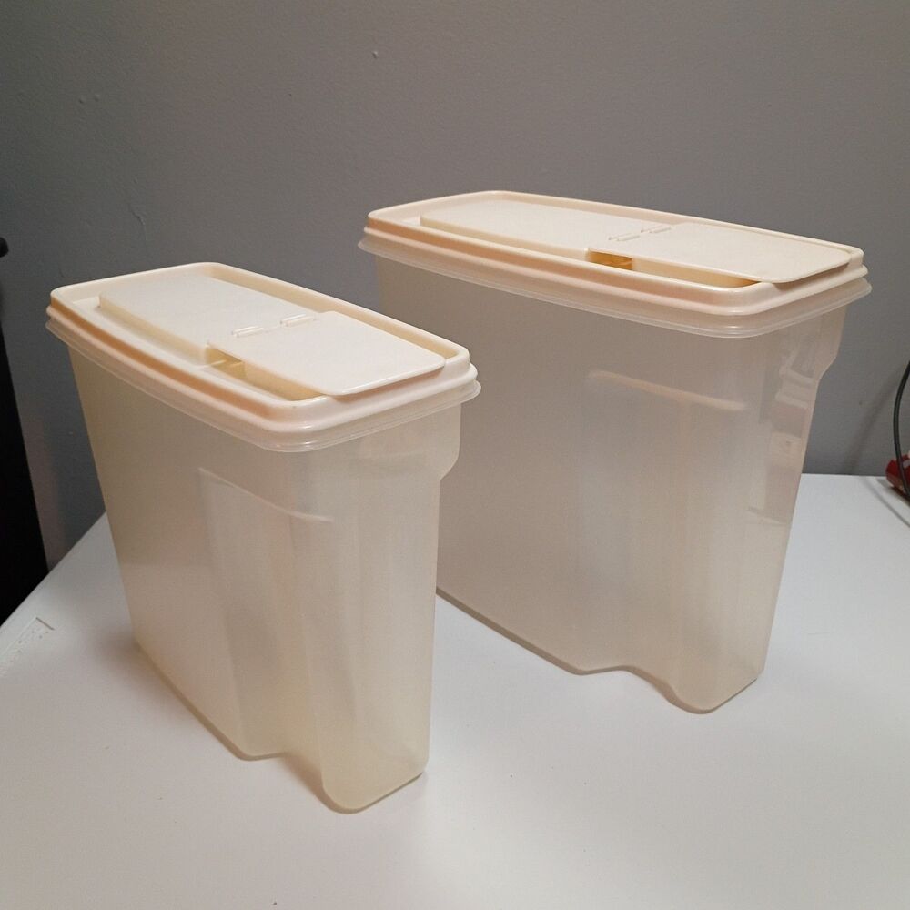 Set Of 2 rubbermaid servin saver 13 cup & 21 cup cereal with lids #3 & #2 Almond